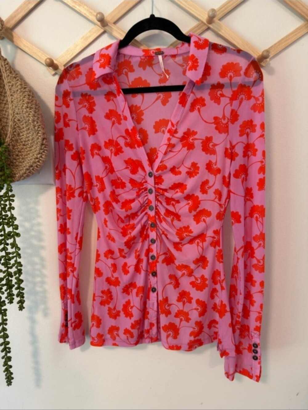 Free People Women’s Pink Floral Ruched Button-Front Top - Picture 2 of 5